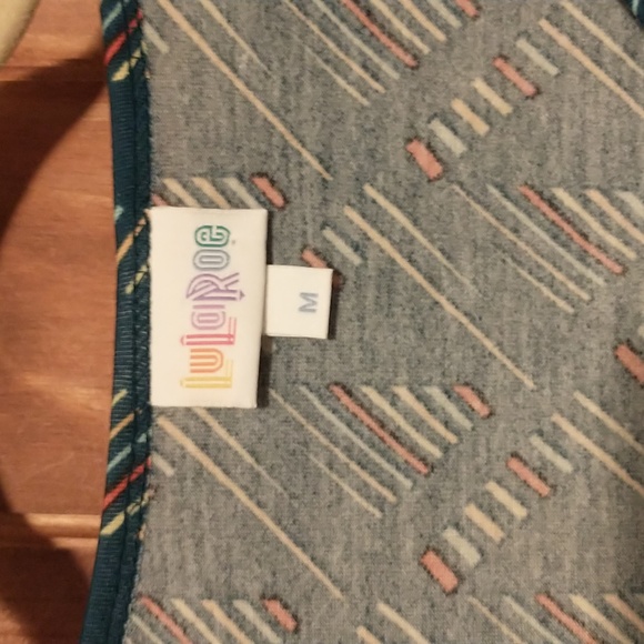 LuLaRoe woman's size M short sleeve tunic- Irma-NWT - Picture 2 of 10